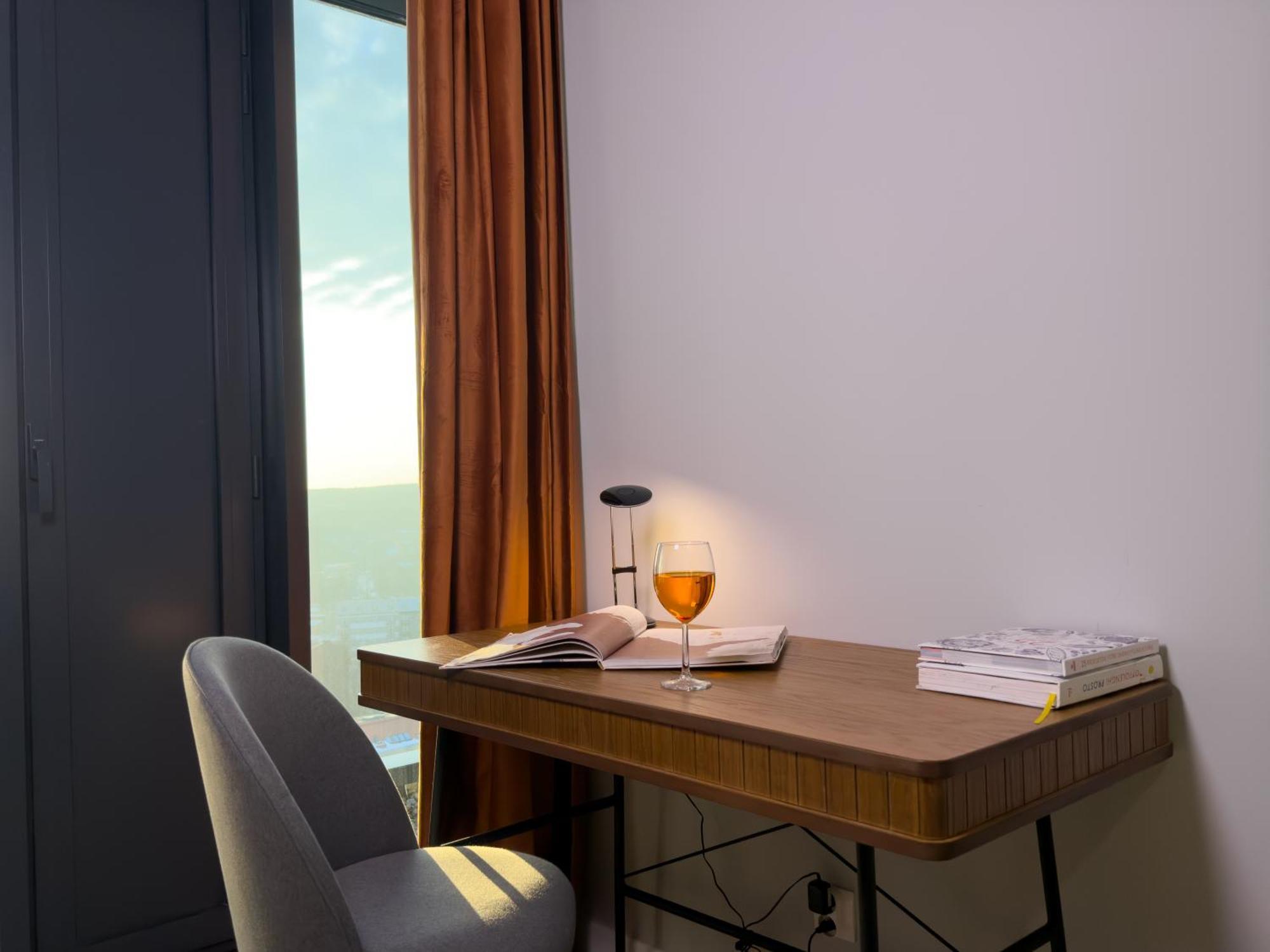 Urban Global Skyline 18th Floor No 02 Free Garage, Self Check-in, No Deposit Apartment *